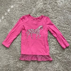 👶🏻5/$10👶🏻 girls sequin horse shirt